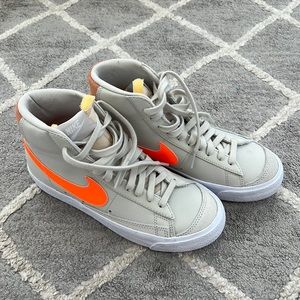 Nike Blazer Mid '77 Sz 5.5 Light Bone Orange